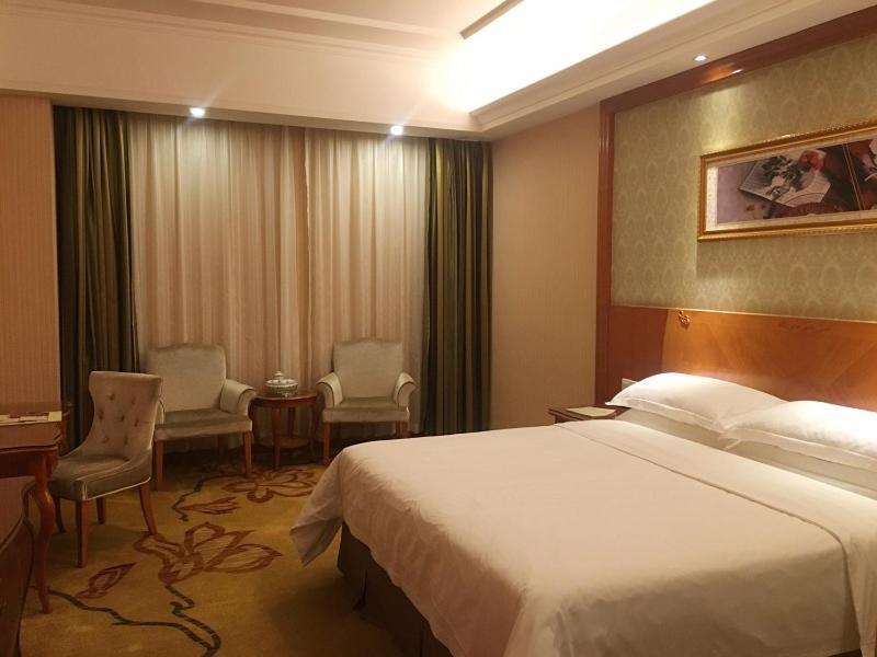 Vienna Hotel Chaoyang High-Speed Train Station Шаньтоу Екстер'єр фото